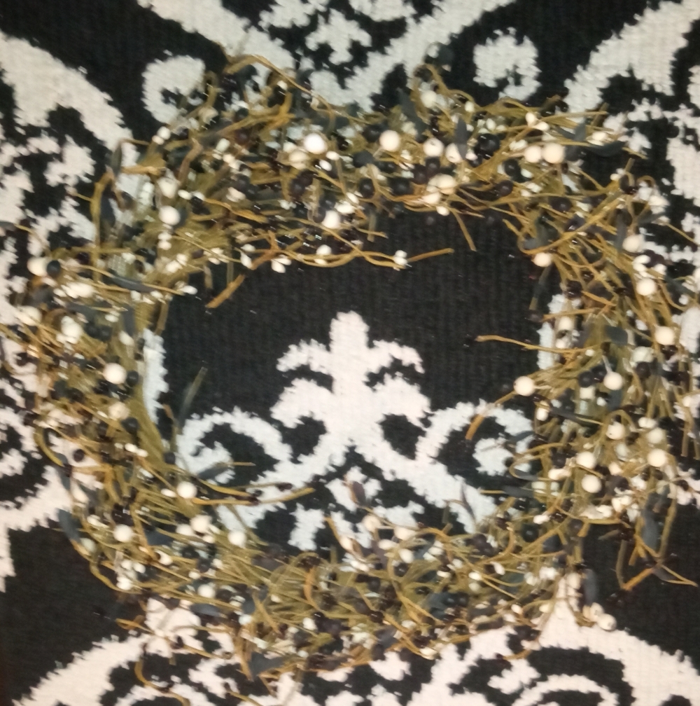 Rustic Berry Wreath - White and Brown